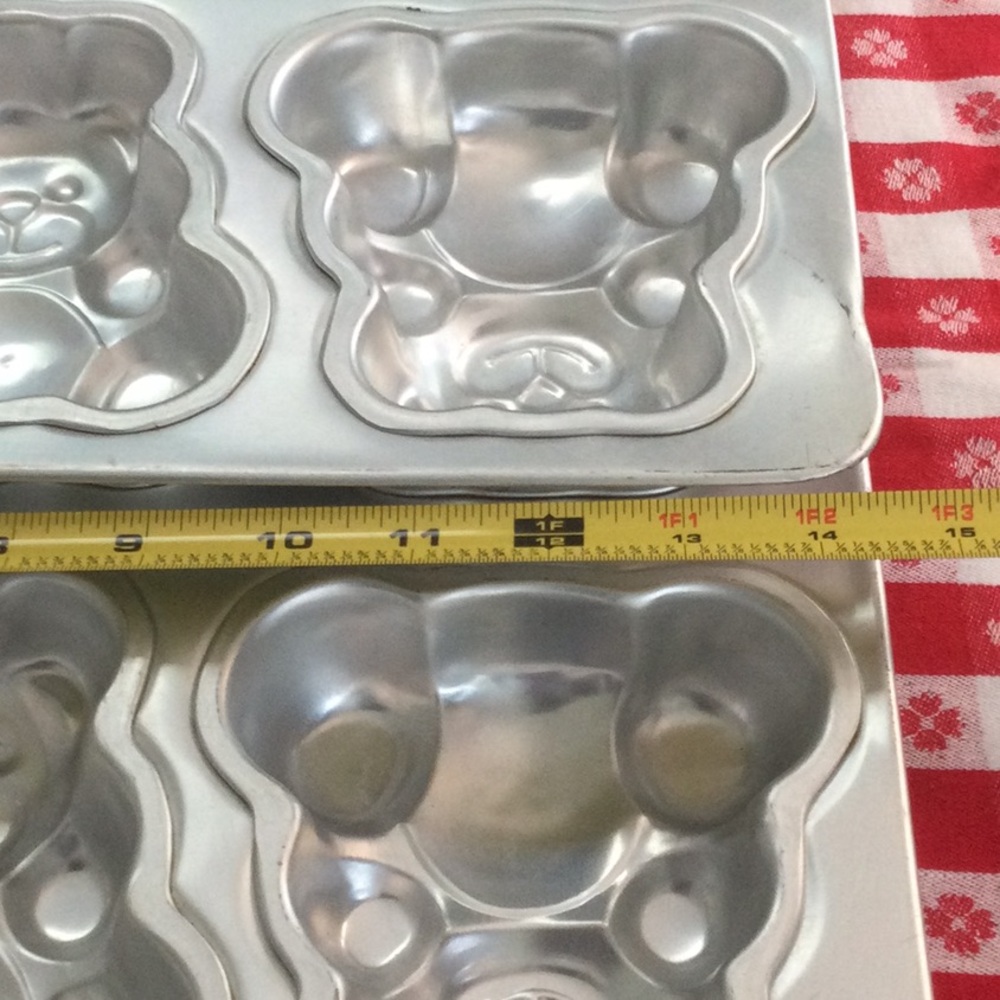 Set of 2 Wilton mini teddy bear cake pans. - Picture 3 of 6